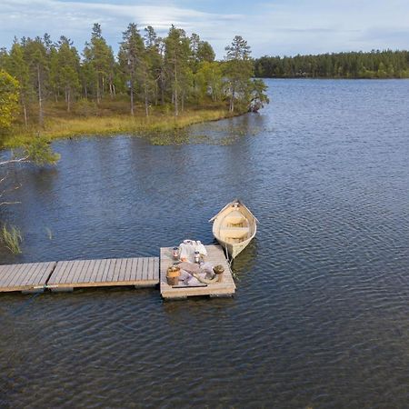 Hirsi - The White Blue Wilderness Lodge Kaamanen エクステリア 写真